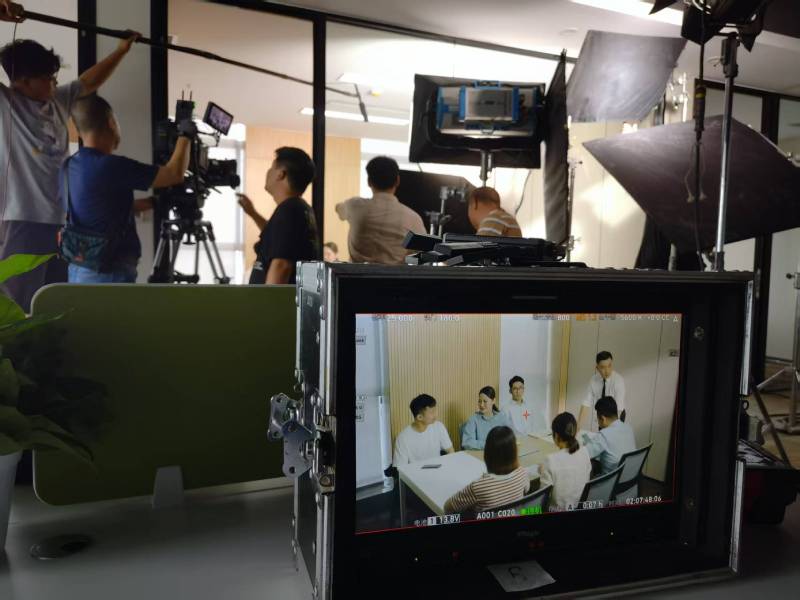 高邑县TVC拍摄公司：科技产品视觉化大师，诠释未来感与功能美学